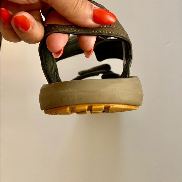 Columbia Techsun Sandal - Mens with no rips tears or cuts. - Picture 5 of 6